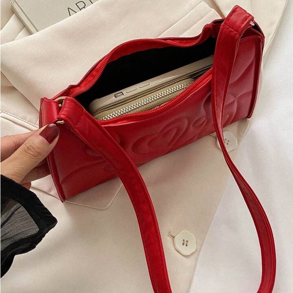 Red Heart Faux Leather Bag - Picture 5 of 5